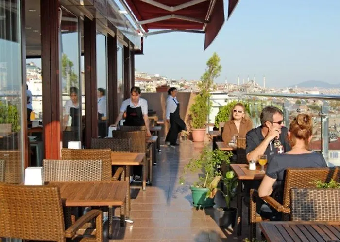 Отель Grand Madrid 3*