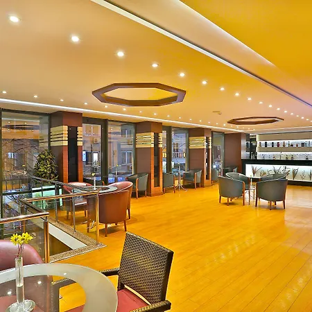 מלון Grand Madrid 3*
